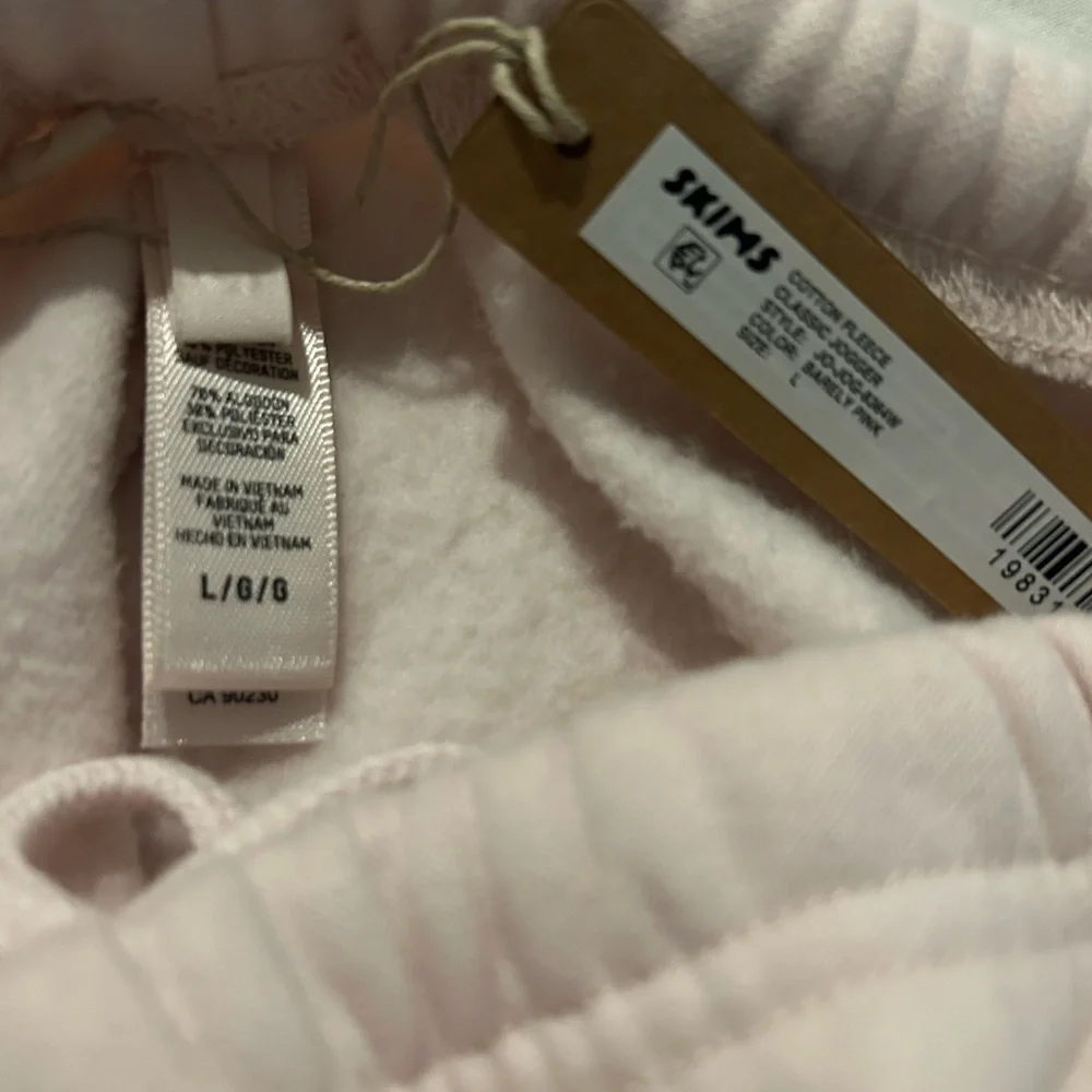Skims Joggers in Barely Pink color - Picture 3 of 3